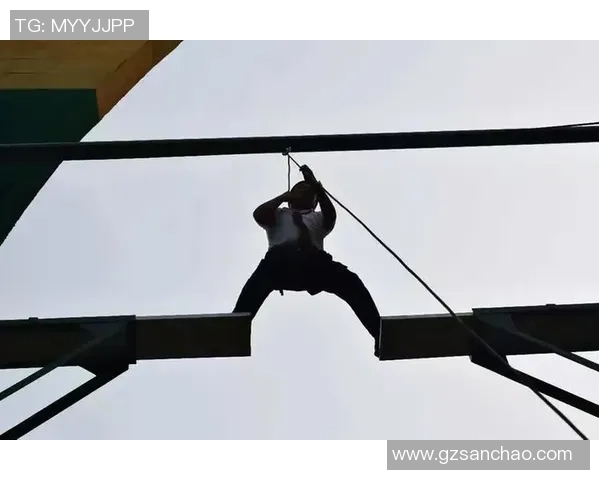 重庆攀岩队团队协作探秘：如何在高空中实现完美配合与信任