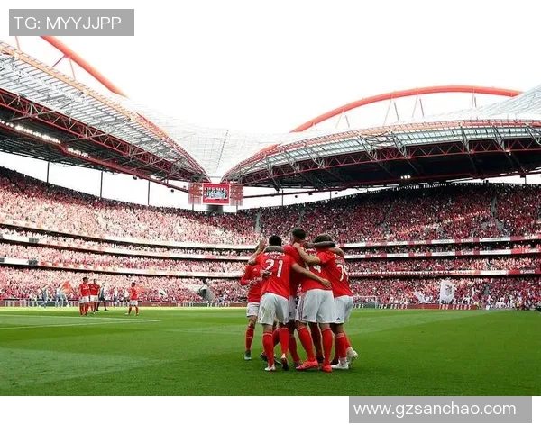 巴萨与本菲卡友谊赛零平乌龙球瞬间成为全场焦点引发热议