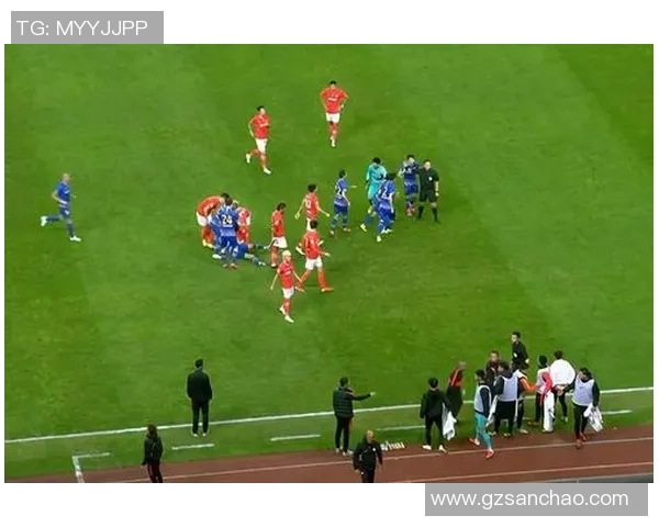 友谊赛激战成平局里昂与莱比锡争议判罚引发全场热议